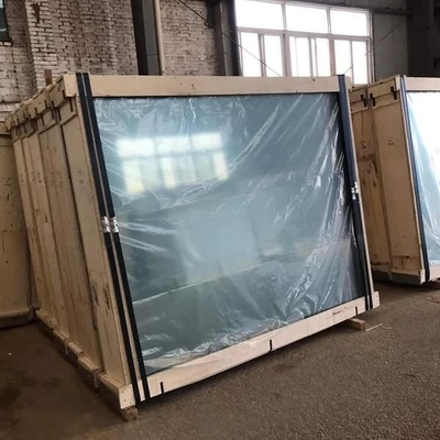 Современное алюминиевое зеркало с гладкими полированными краями